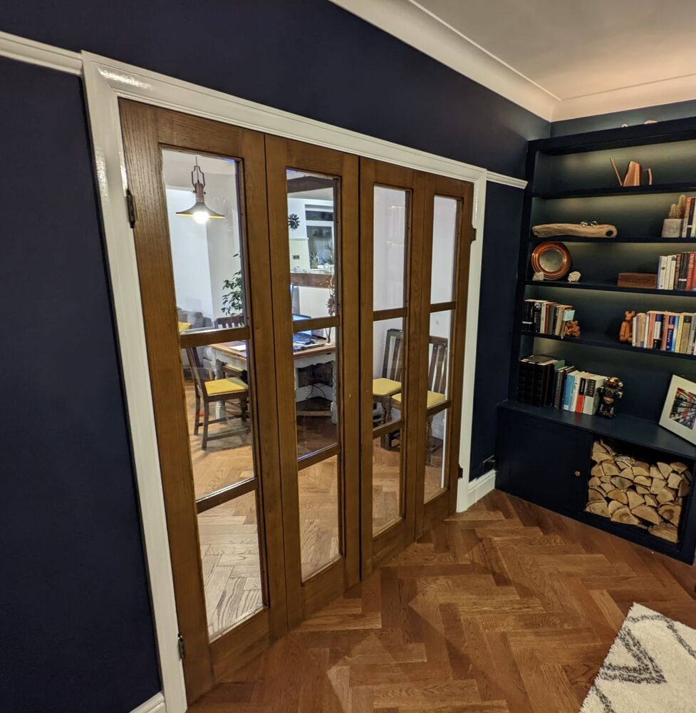 Folding interior doors in oak